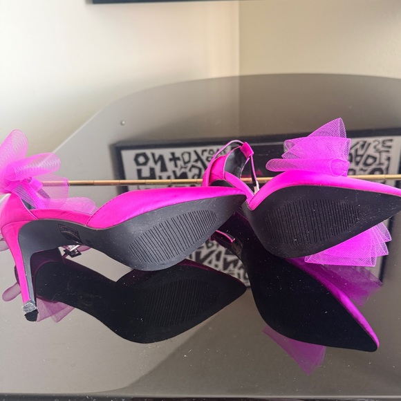 NEW. AZALEA WANG
Sweetie Ankle Strap Pump In Pink (Worn Once For Photoshoot). - Picture 11 of 11